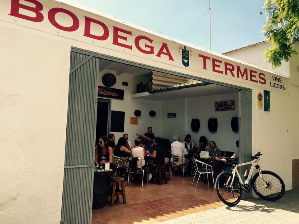 Bodega Termes: un oasis de vermú y mejillones a 20 minutos de Barcelona
