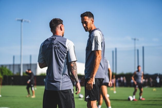 Leo Messi y Sergio Busquets durante un entrenamiento del Inter Miami / Foto: Inter Miami Leo Messi y Sergio Busquets durante un entrenamiento del Inter Miami / Foto: Inter Miami