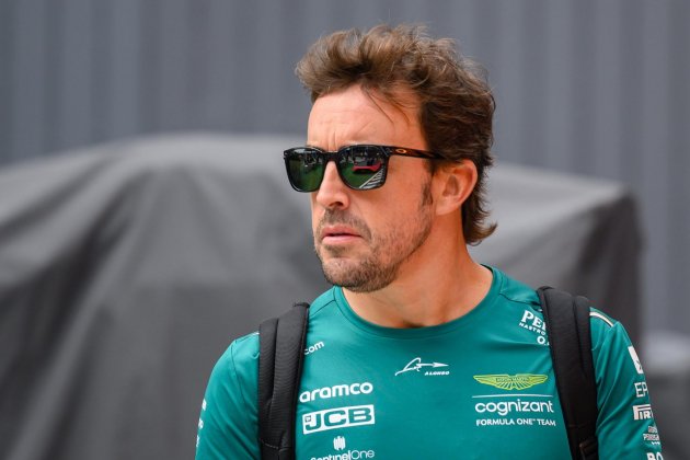 Fernando Alonso Aston Martin GP Hungra serio / Foto: EFE