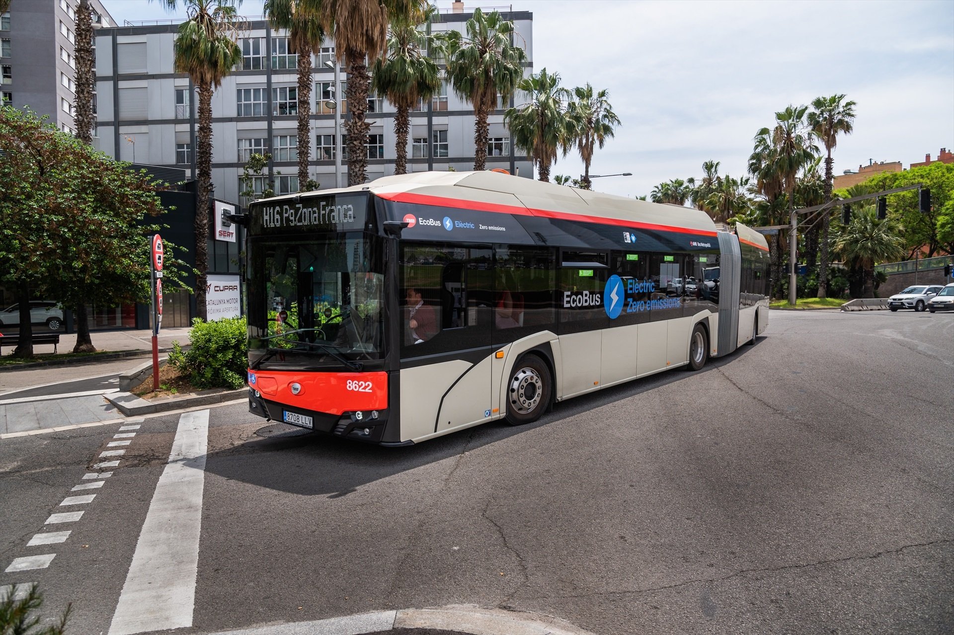 Uns 40 autobusos elèctrics de TMB, aturats per falta de components dels carregadors