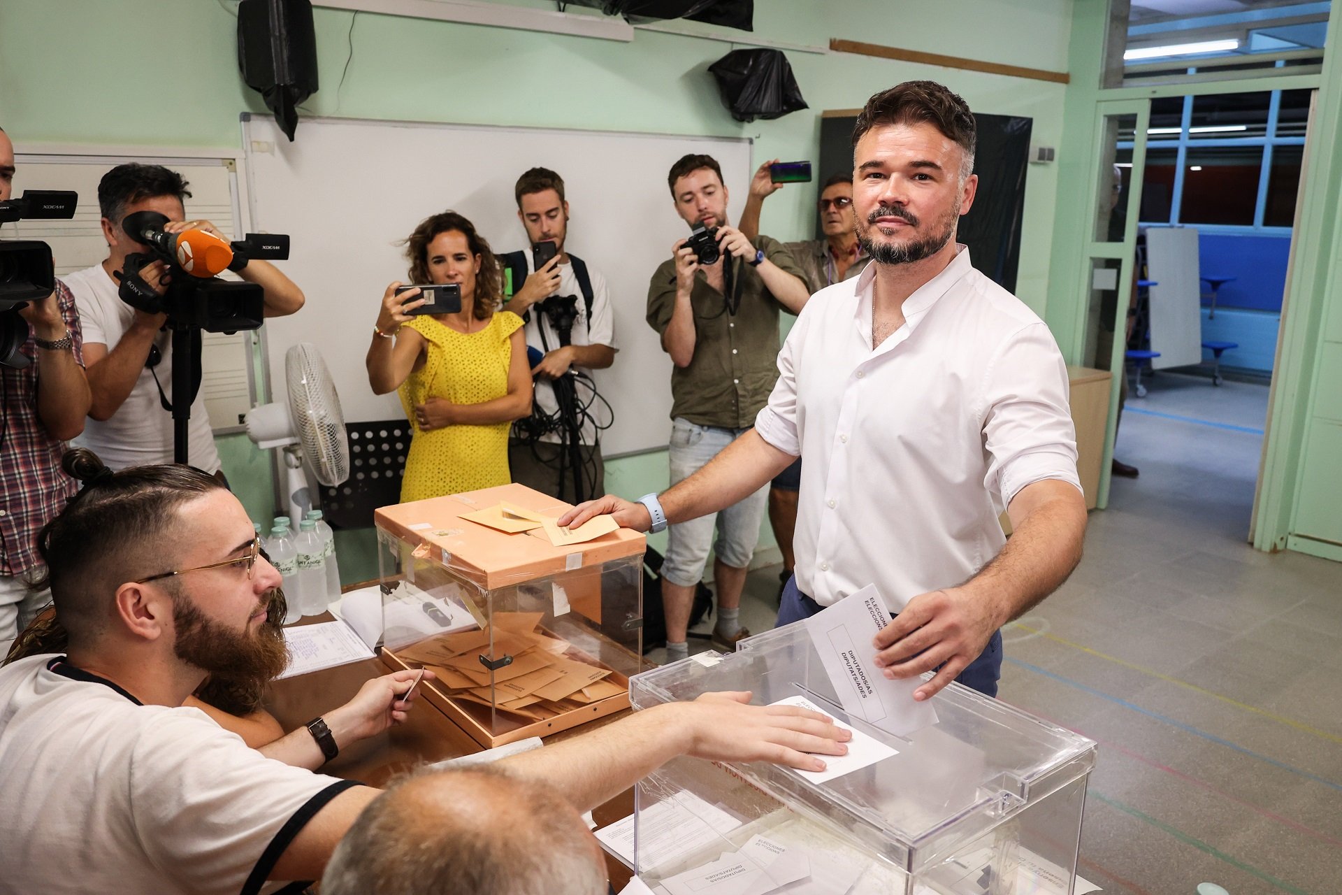 Rufián fa una crida a votar: "És el dia que tens el mateix poder que qui et menteix i et represalia"