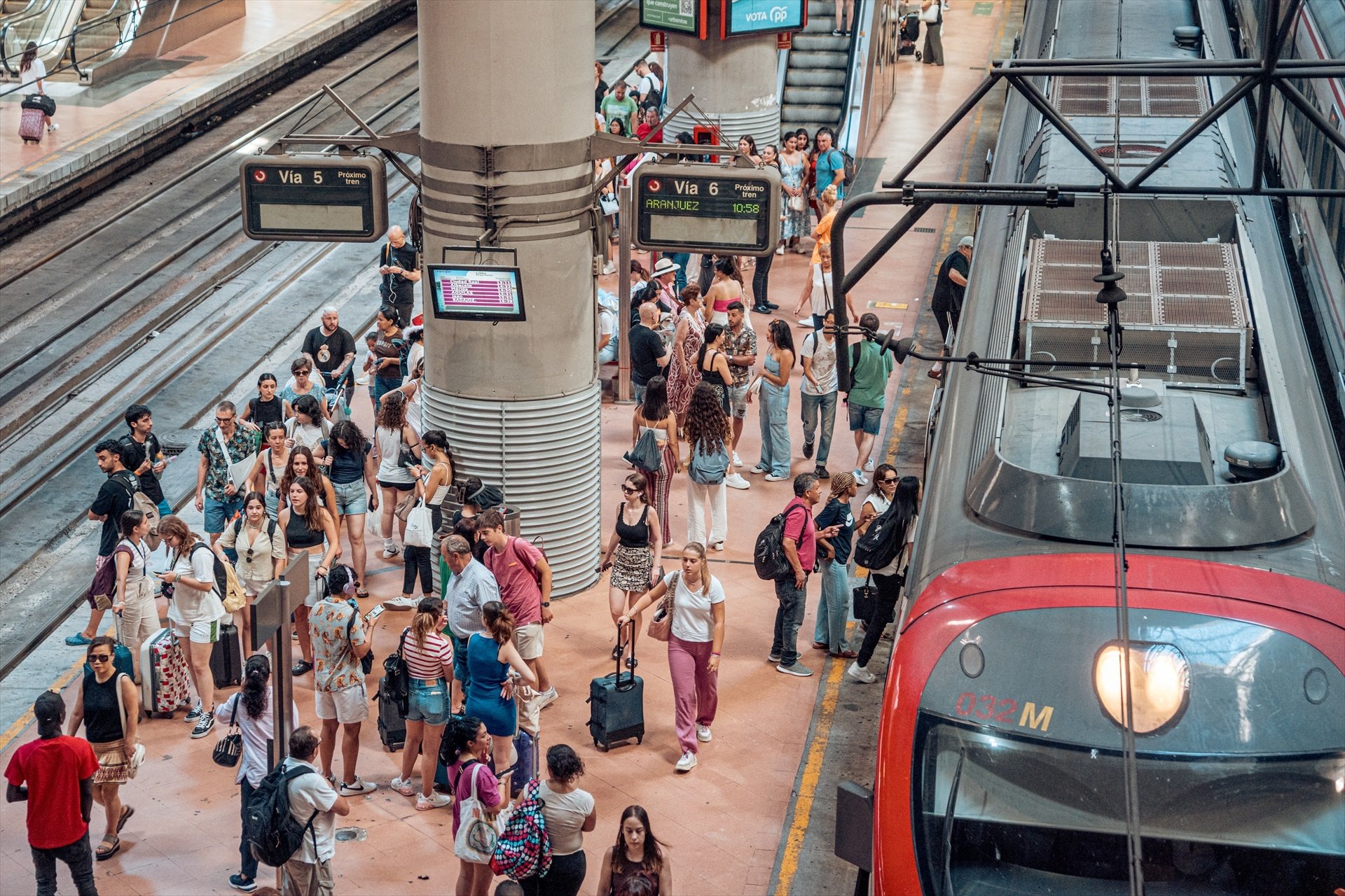 Suspendida la circulación de trenes de alta velocidad entre València y Madrid: el PP desbarra