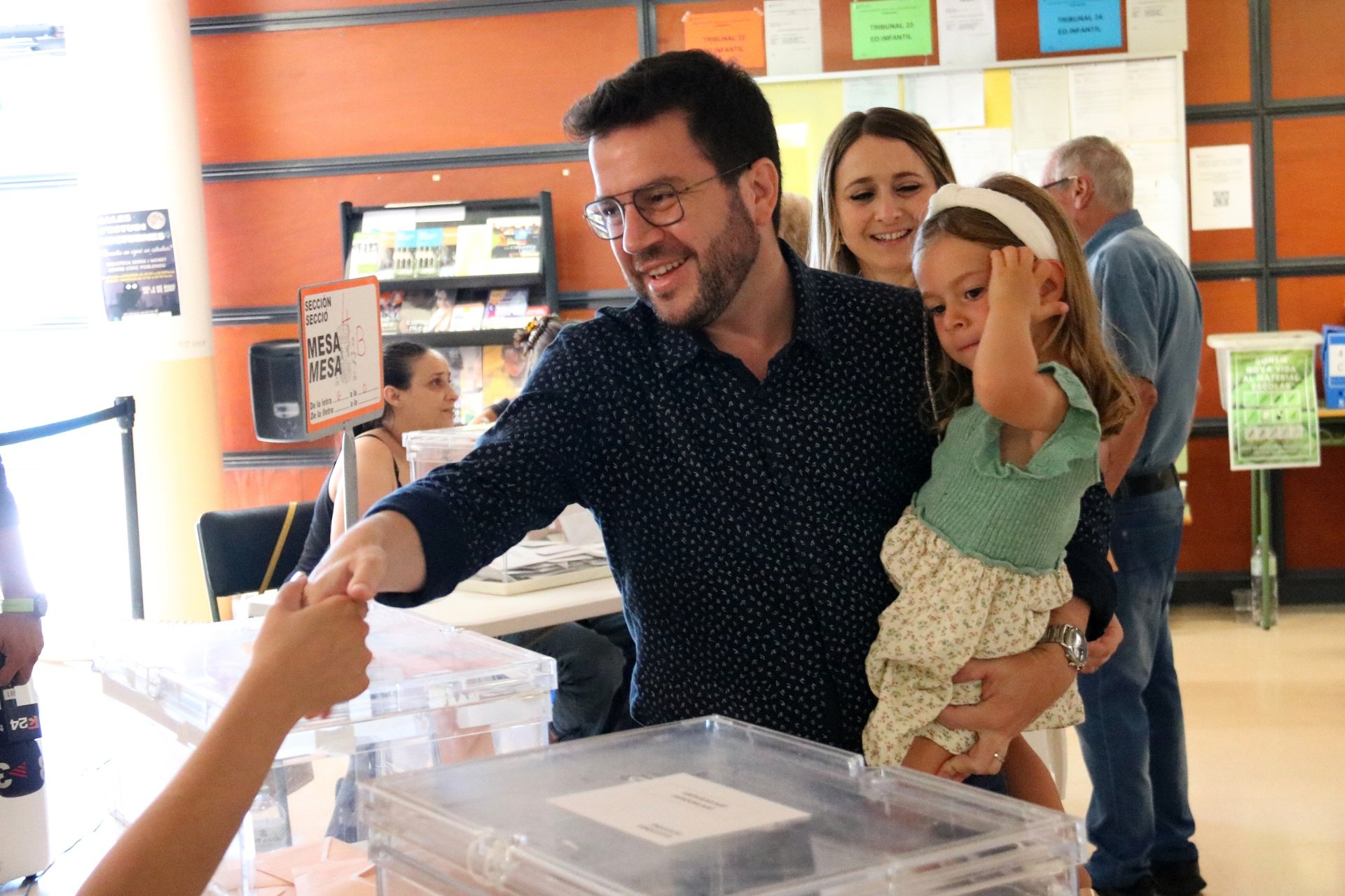 Pere Aragonès votando elecciones generales 23 J Pere Aragonès votando elecciones generales 23 J