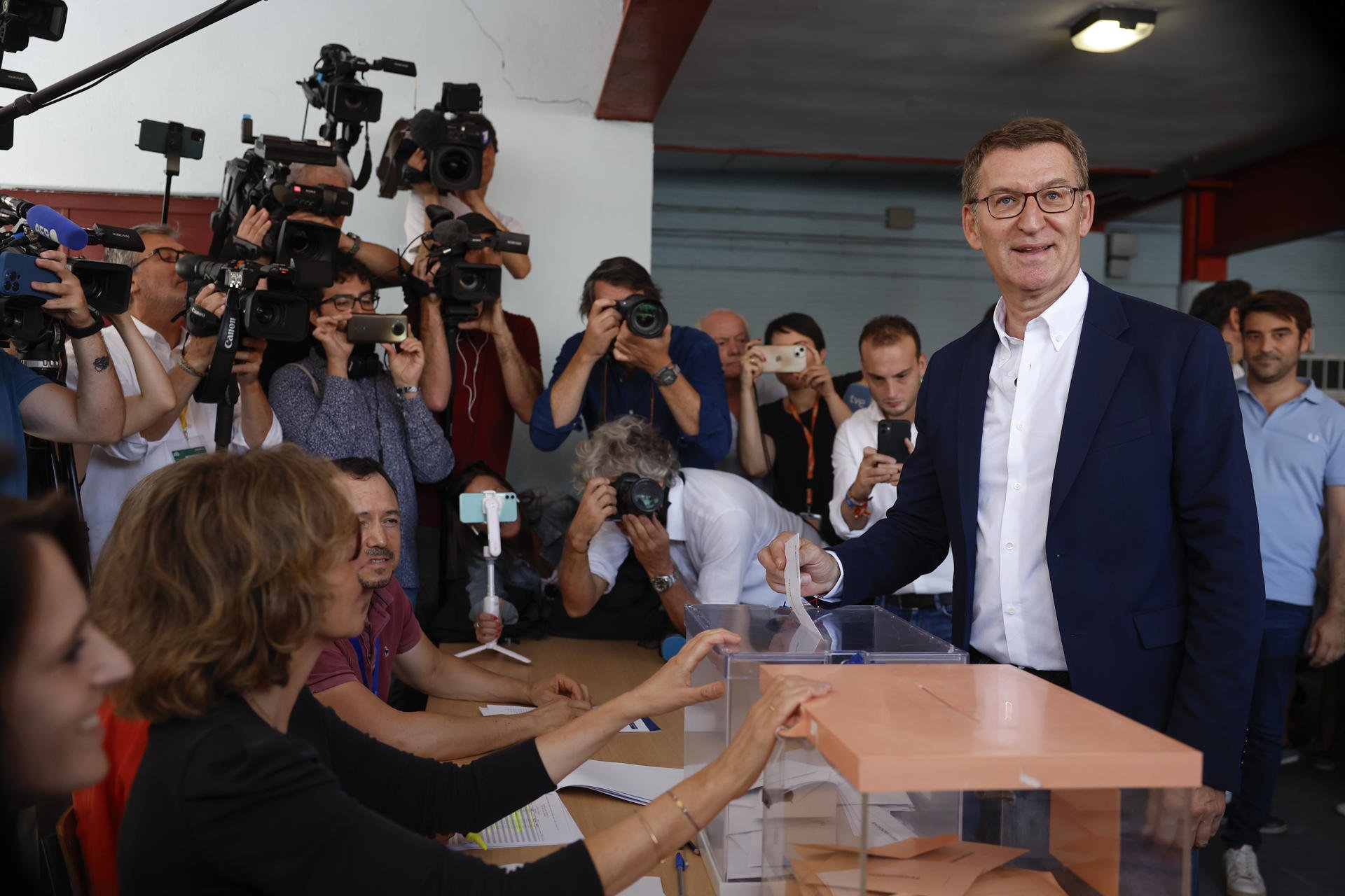 Feijóo votando en las leccions del 23 J Feijóo votando en las leccions del 23 J
