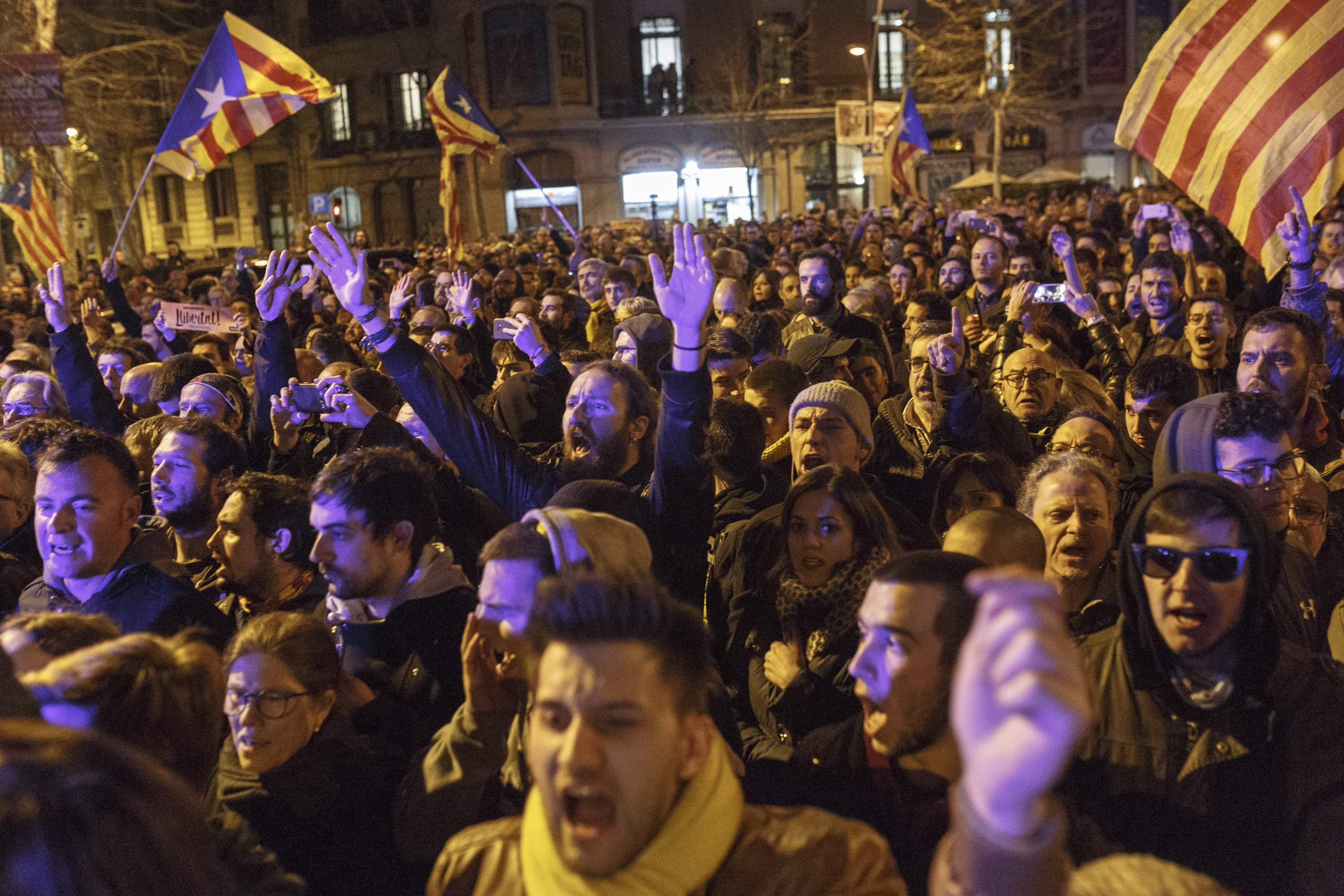 La mare del CDR desaparegut: "Terror és quan la policia entra a casa de matinada"