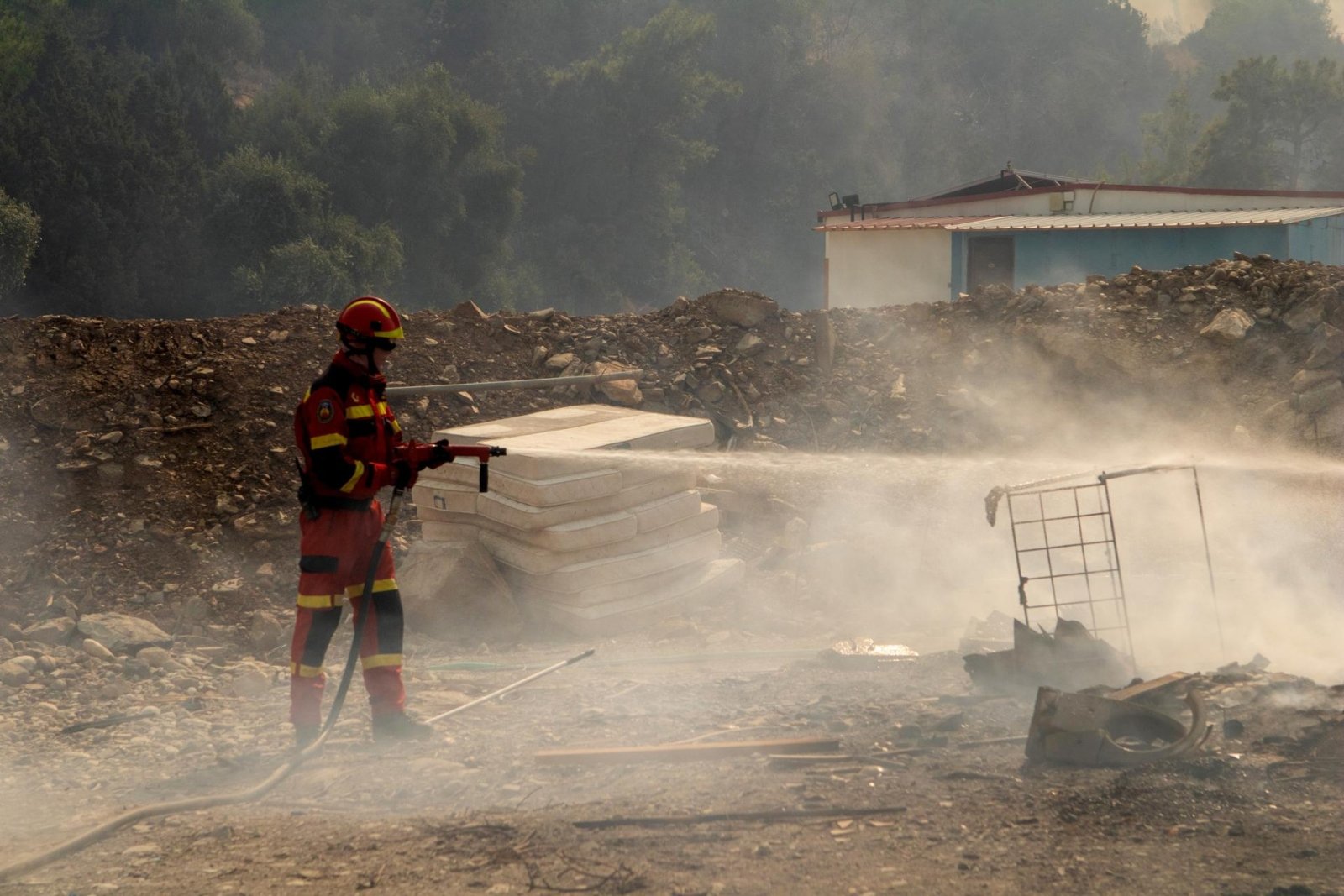 Tragèdia a Grècia: evacuades 30.000 persones per un greu incendi forestal a l'illa de Rodes