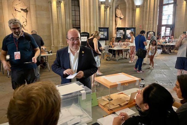 miquel iceta psc vota elecciones generales 23j miquel iceta psc vota elecciones generales 23j
