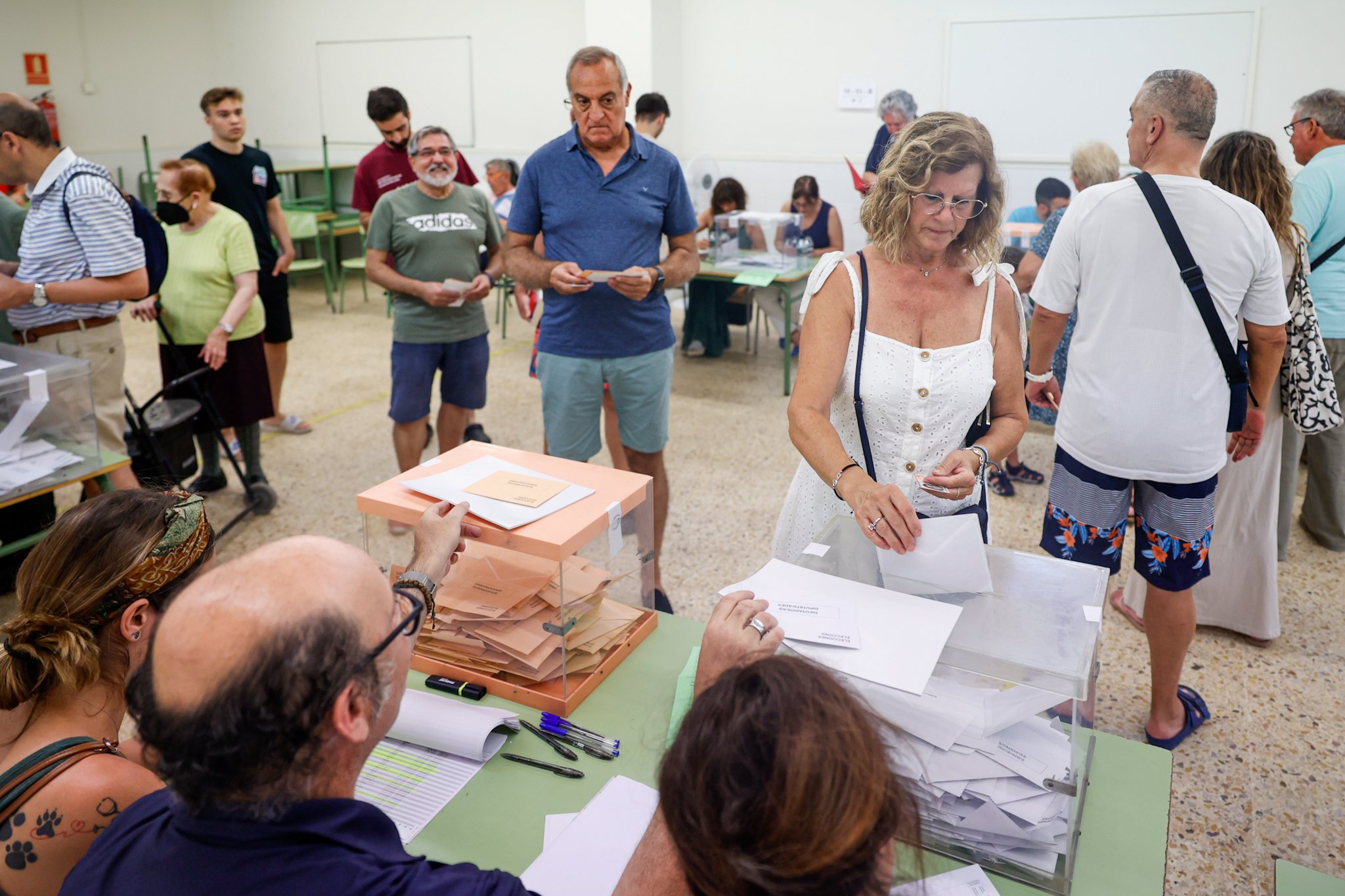 The PP has won the Spanish election and may be able to govern with far-right Vox, says TV3 and RTVE poll