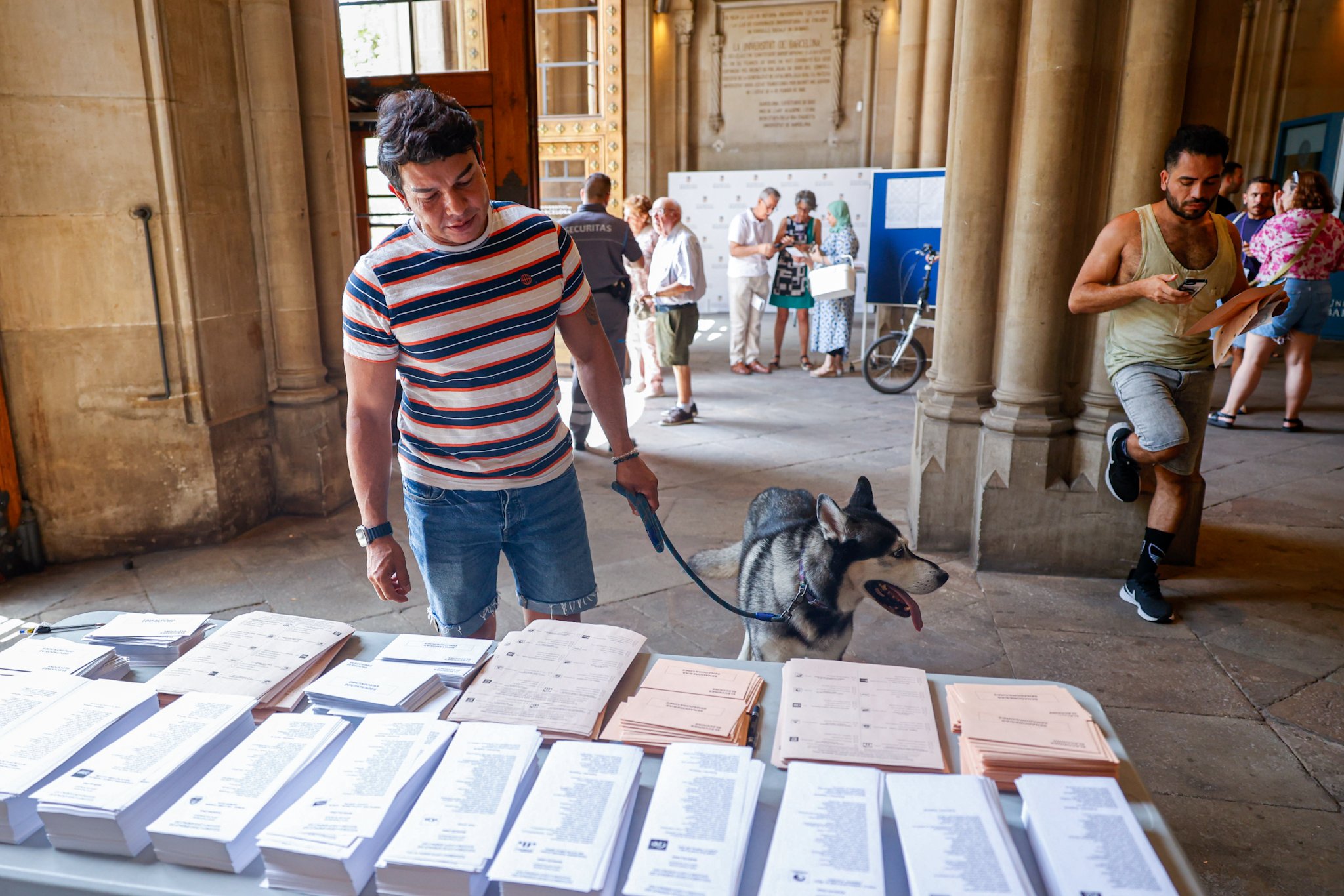 ¿Hasta qué hora se puede votar hoy en las elecciones catalanas?