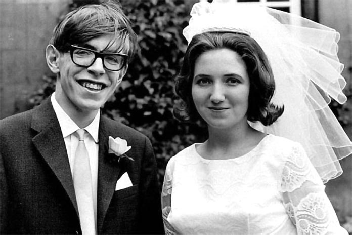 Stephen Hawking ya nos advertía: hay que tomarse la IA en serio