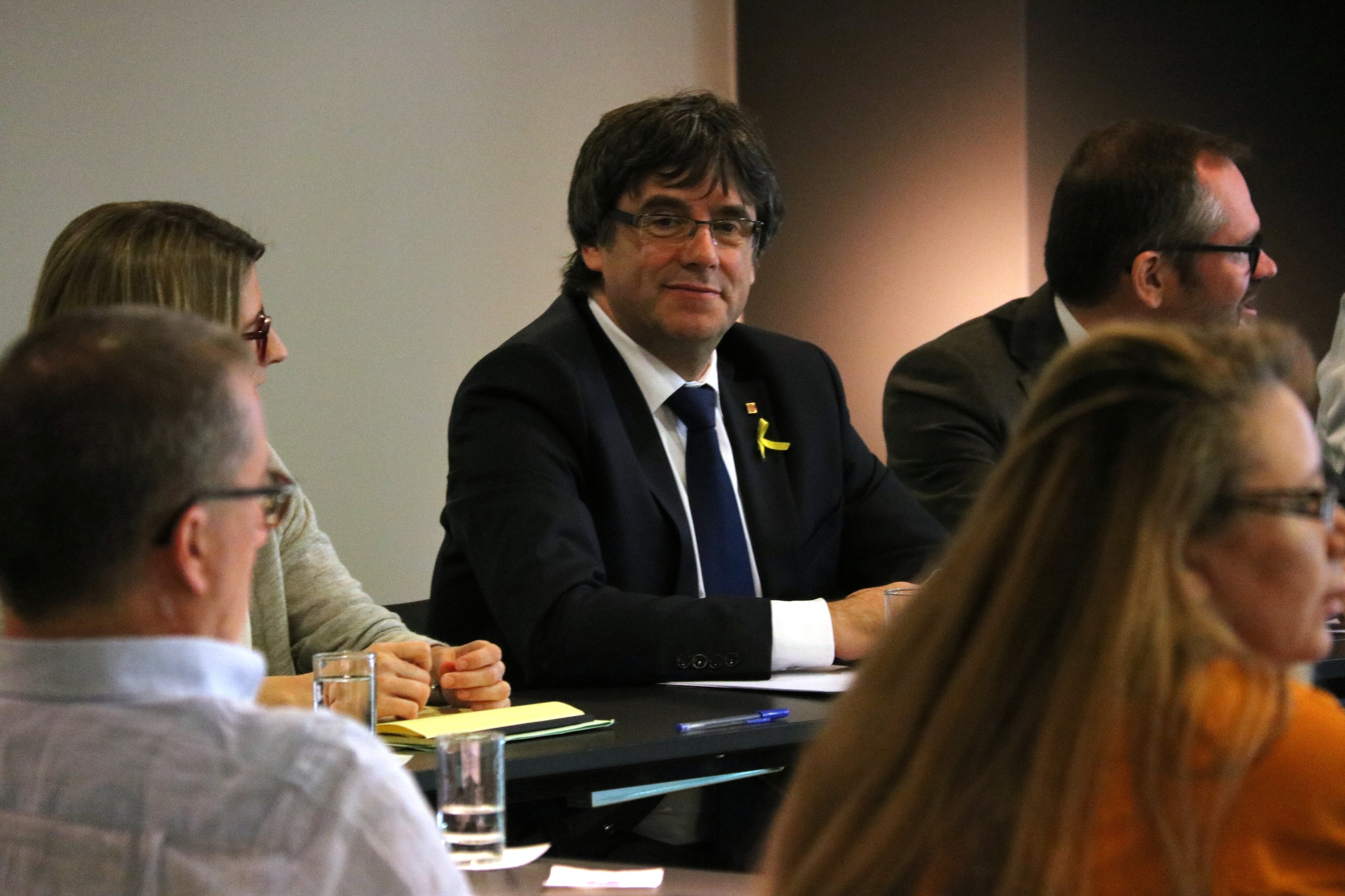 Puigdemont prepara un president y un Govern provisional