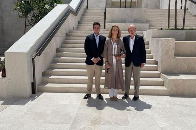 La infanta Elena visita Froilán i Juan Carlos La infanta Elena visita Froilán i Juan Carlos