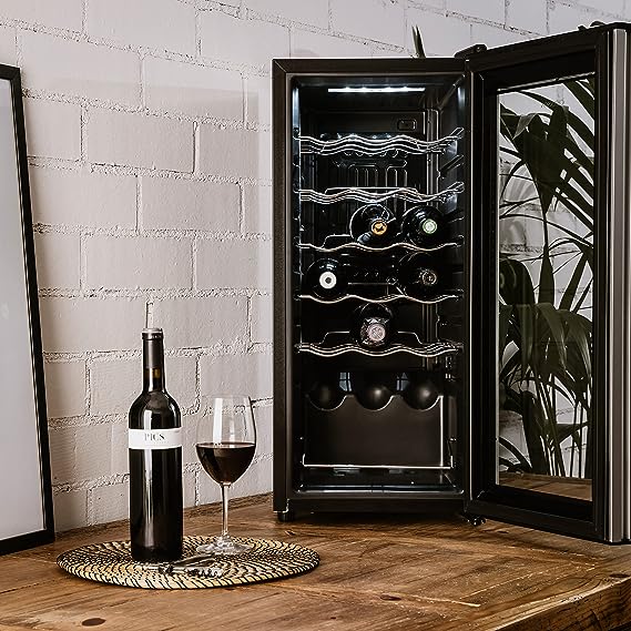 Taurus reinventa la conservación del vino con esta exquisita vinoteca para 18 botellas