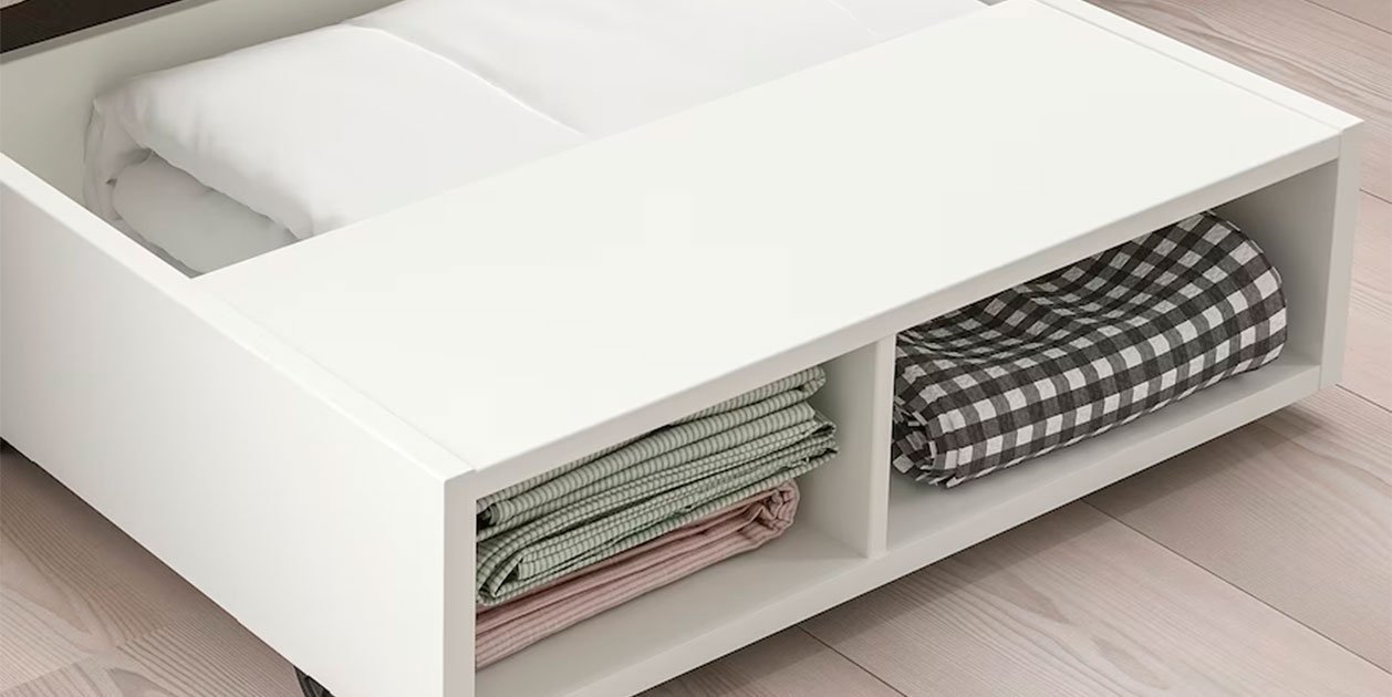 Ikea té una tauleta de nit que s'amaga sota del llit