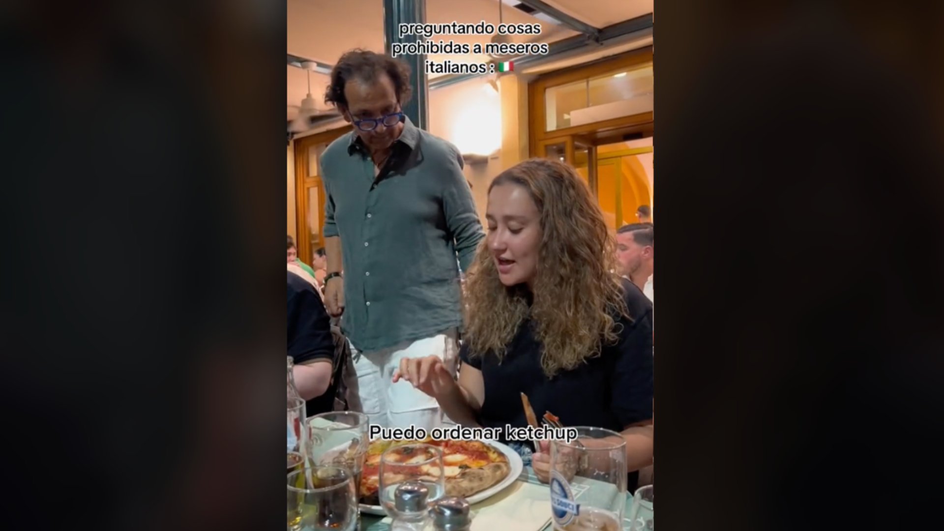 Una turista le pide ketchup para la pizza a un camarero italiano y su reacción se vuelve viral
