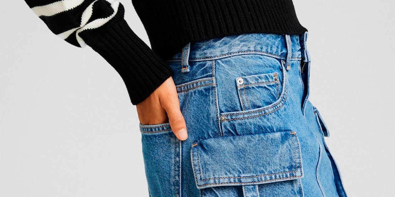 Bershka se guardaba la mejor falda cargo del verano para ahora, cuesta 25,99 euros