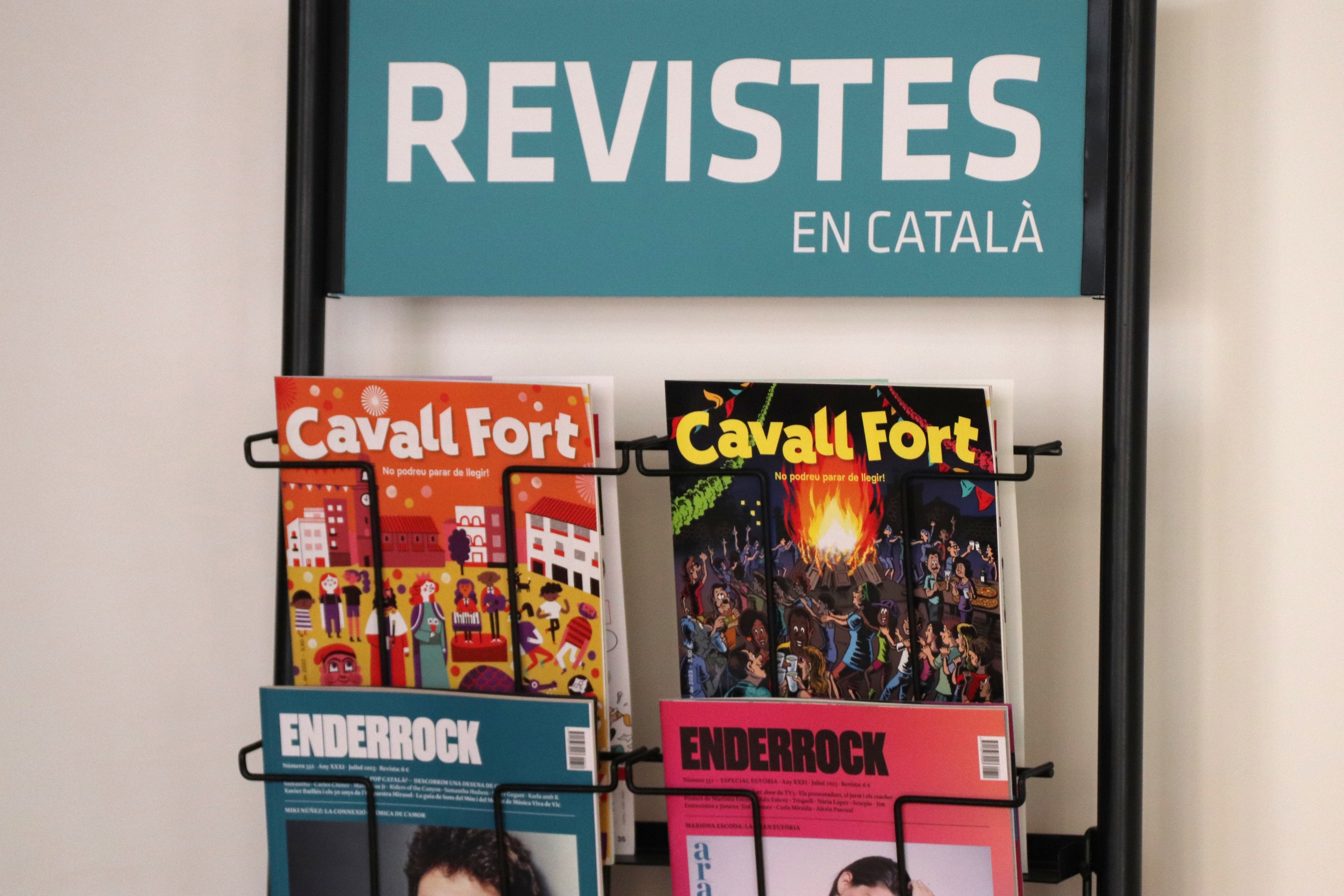 Marxa enrere de PP i Vox a Borriana: aixequen el veto a les revistes en català