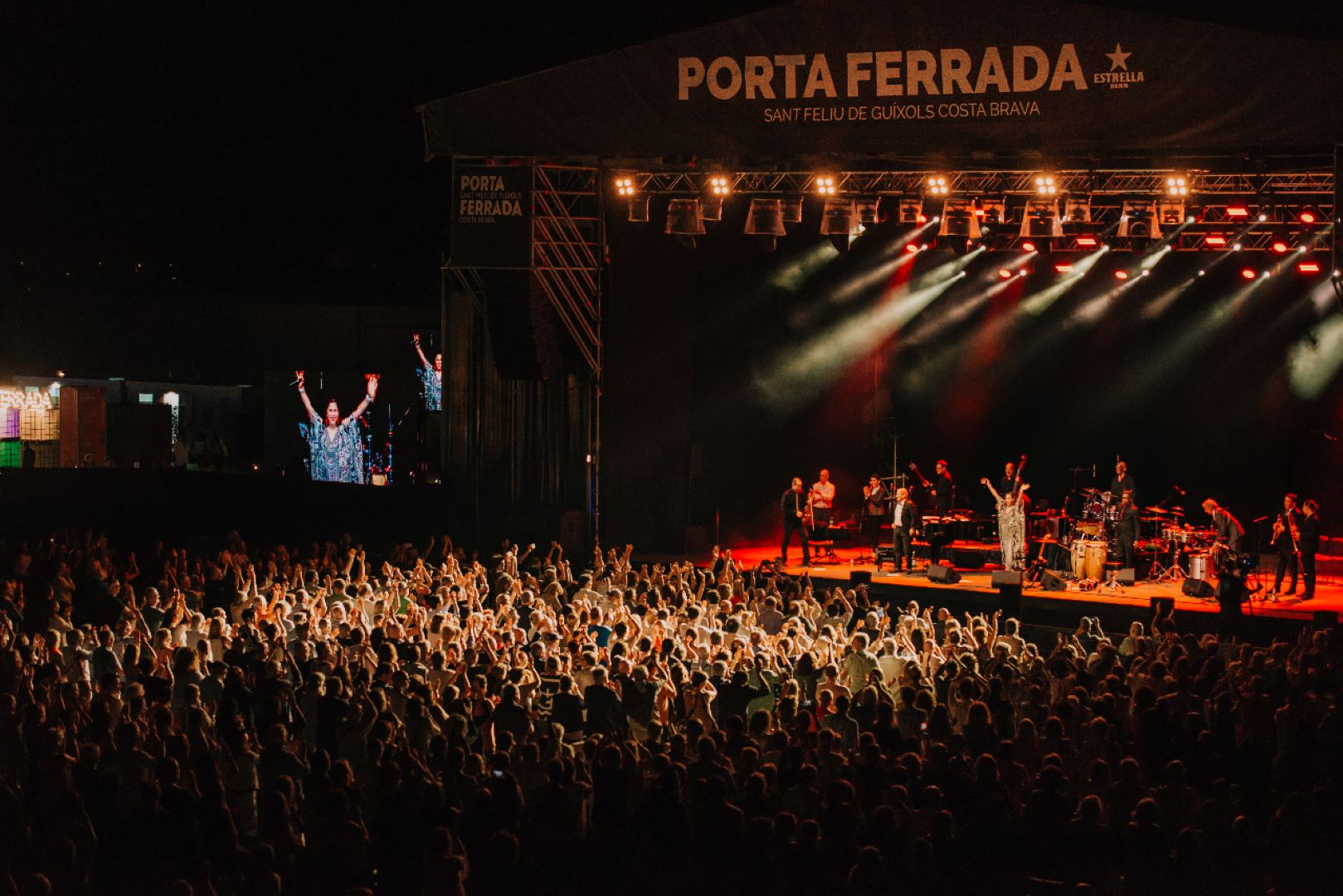 El Festival de la Porta Ferrada protesta contra l'informe de Plataforma per la Llengua