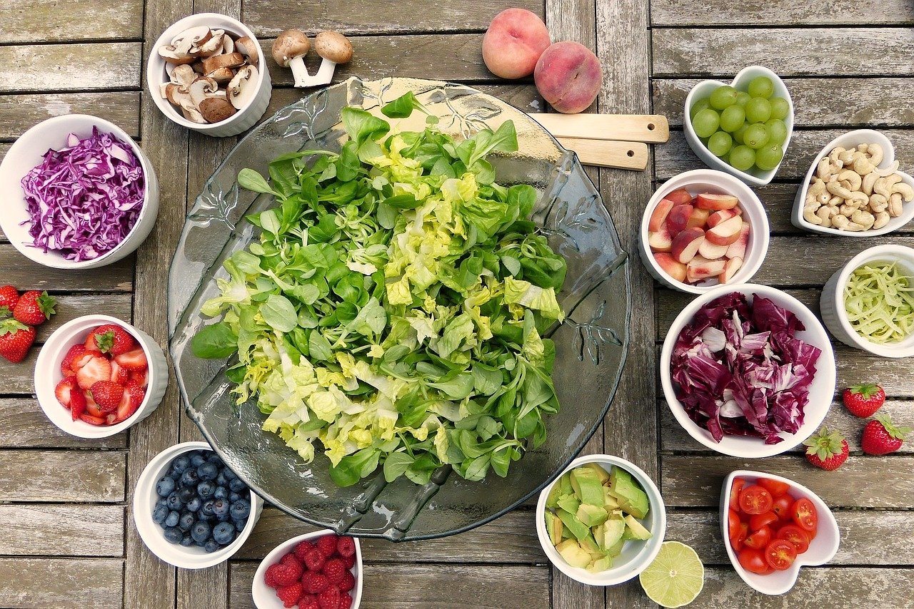 Los 9 alimentos para hacer de tus ensaladas de verano un plato original, rico y saludable