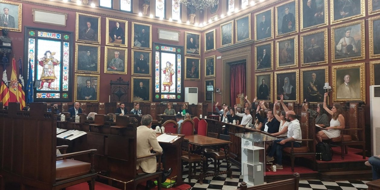 PP y Vox derogan el uso prioritario del catalán en el ayuntamiento de Palma