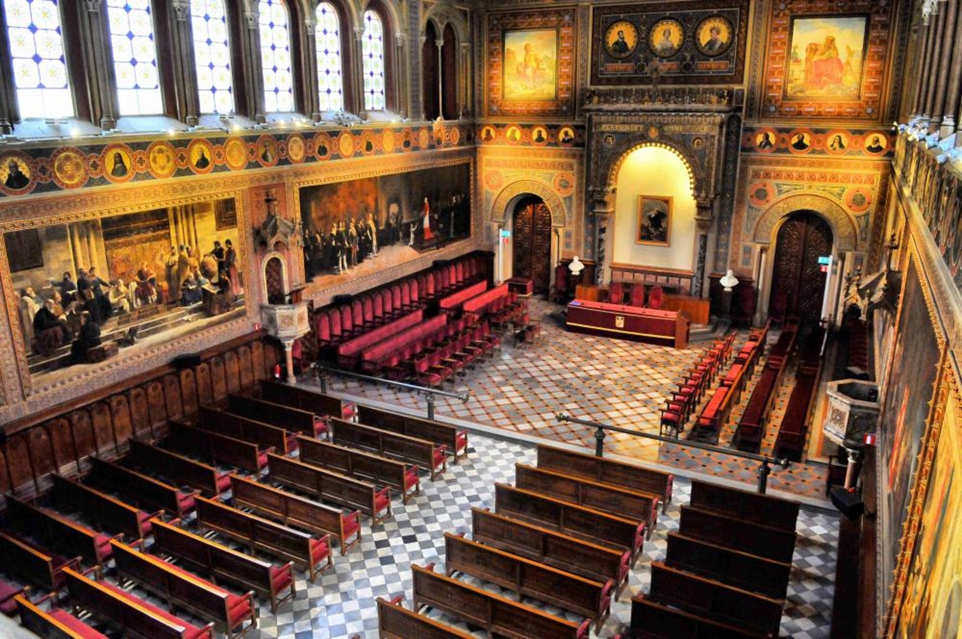 Convoquen un congrés de juristes per l'atac als drets fonamentals