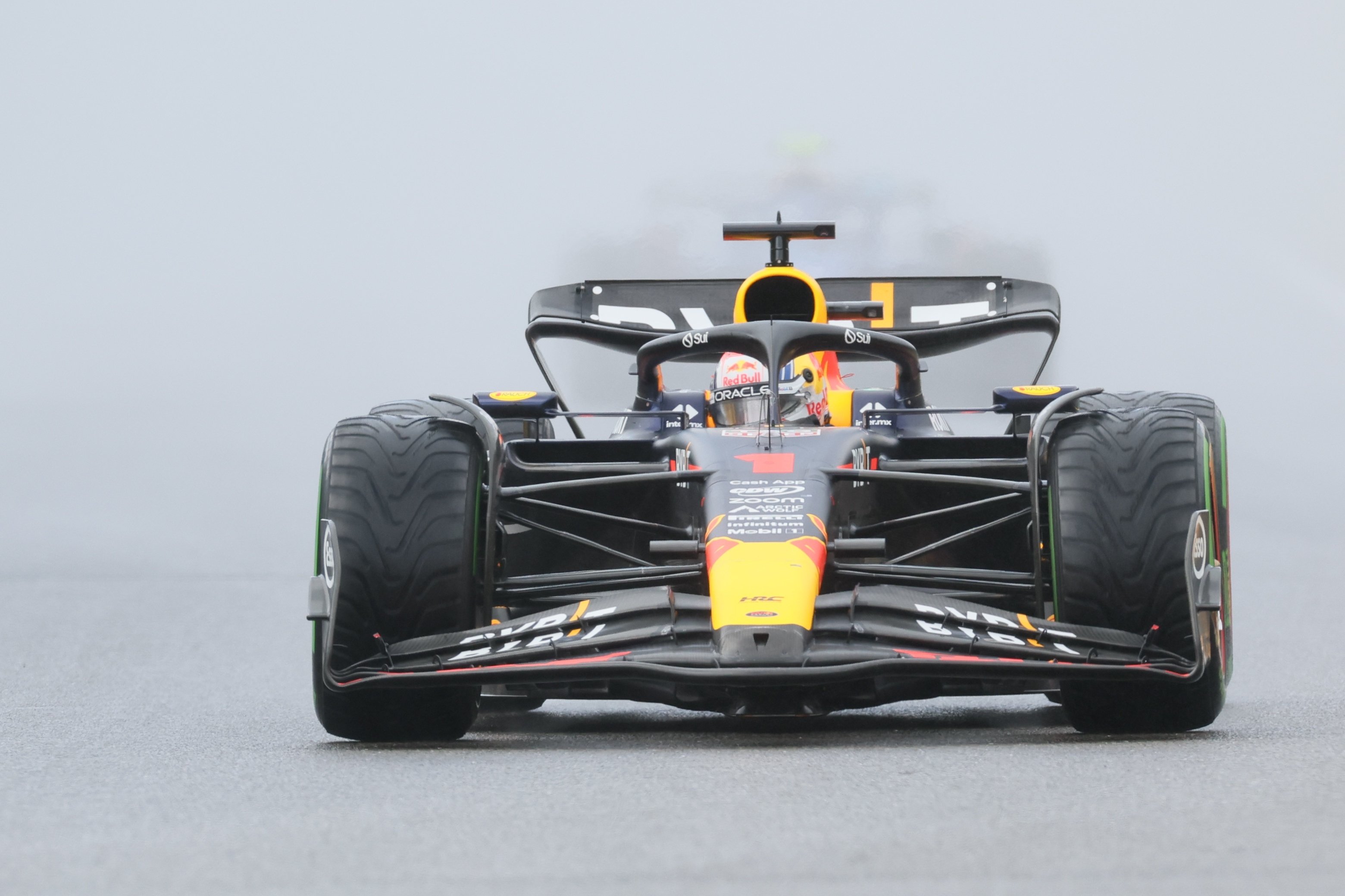 Verstappen se impone en la lluvia de Bélgica y logra una nueva pole, Fernando Alonso acaba noveno