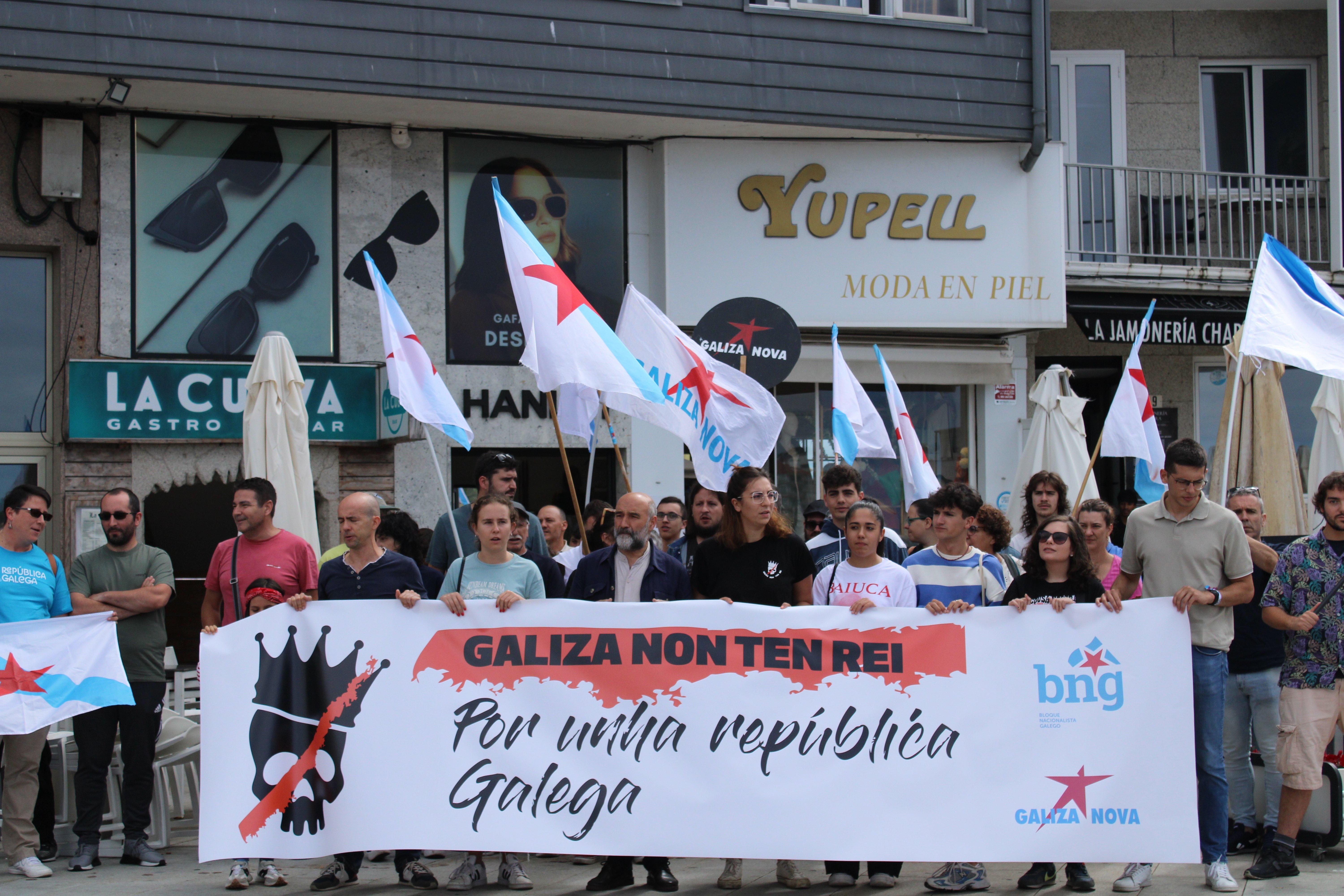 Protesta a Sanxenxo per la visita de Joan Carles I: "Galícia no té rei"