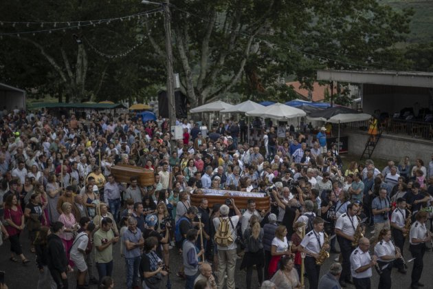 procesión en ataúdes en Galicia / EFE procesión en ataúdes en Galicia / EFE