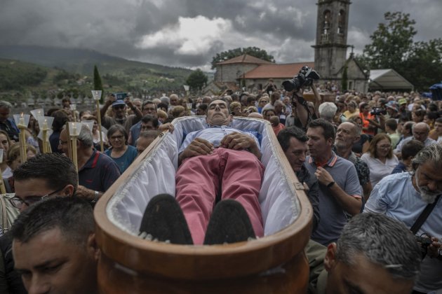 procesión en ataúdes en Galicia / EFE