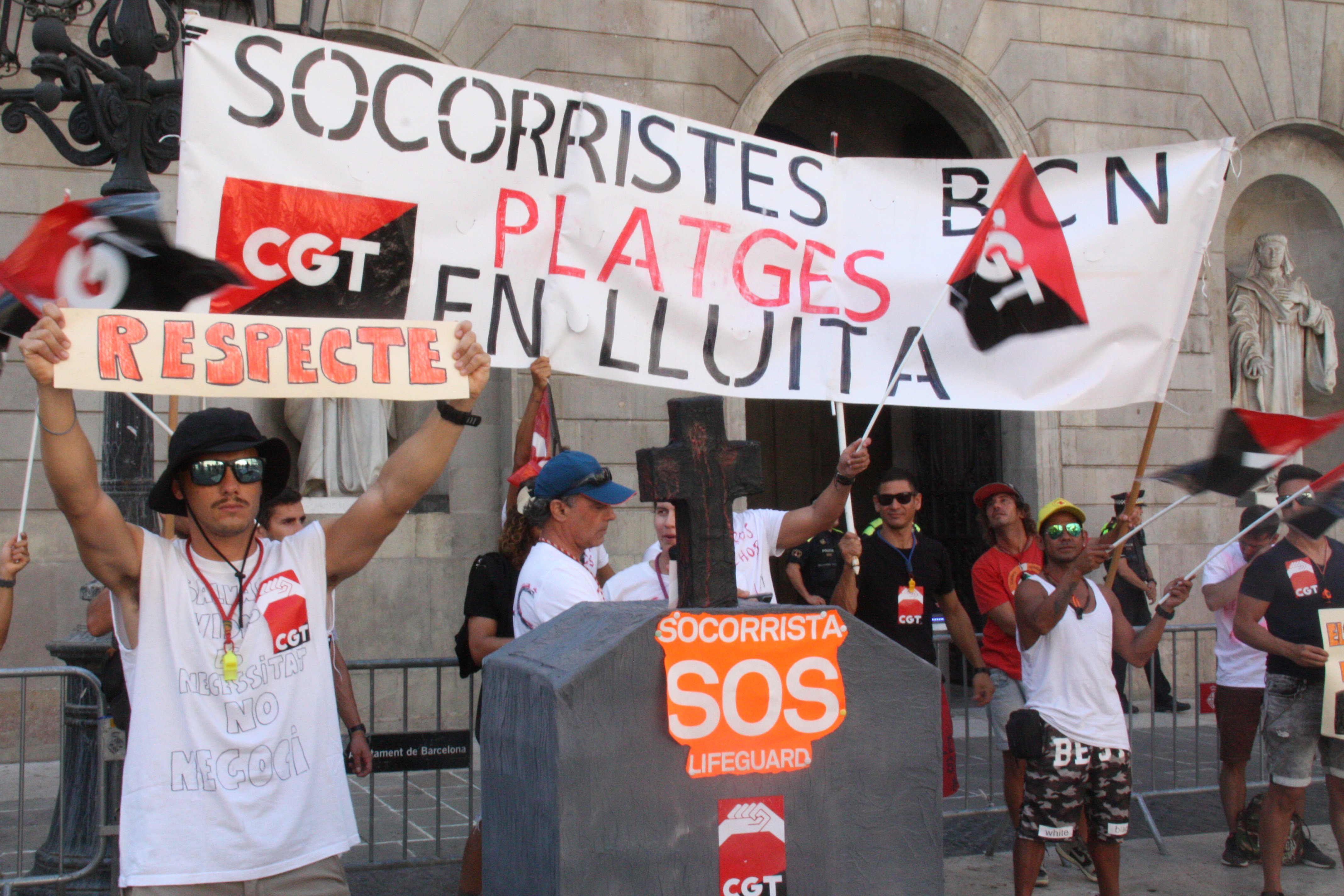 Els socorristes de Barcelona desconvoquen la vaga: l'empresa cedeix a les reivindicacions