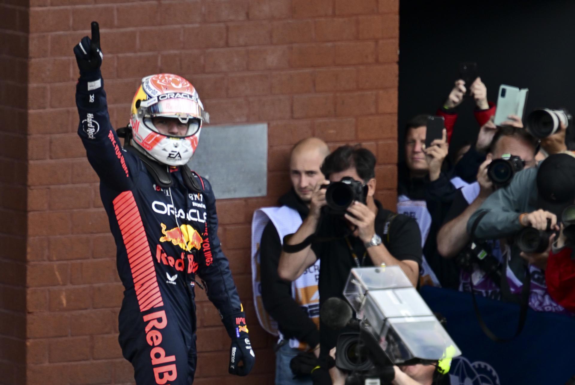 Red Bull deja KO a Checo Pérez y Max Verstappen tiene nuevo compañero, el ‘niño maravilla’