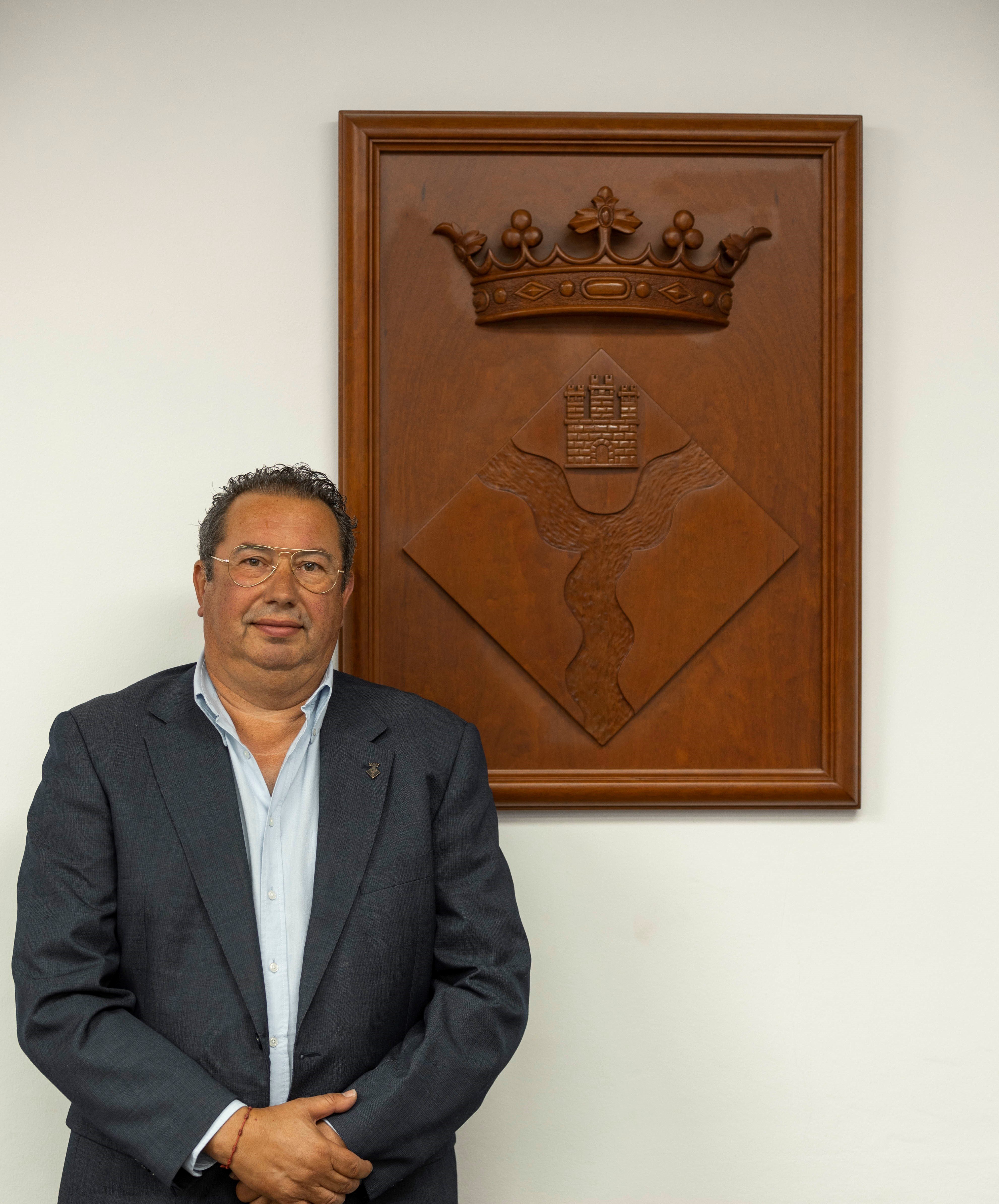 El regidor del PP de Dosrius elimina una piulada homòfoba sobre Puigdemont i Sánchez