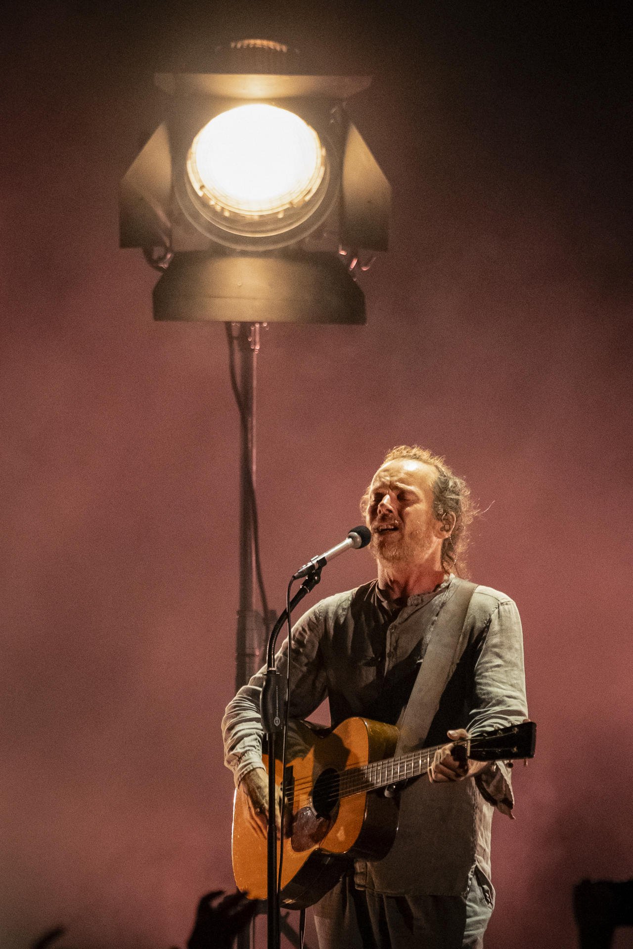 Damien Rice demostra a Cap Roig el que poden una veu i una guitarra