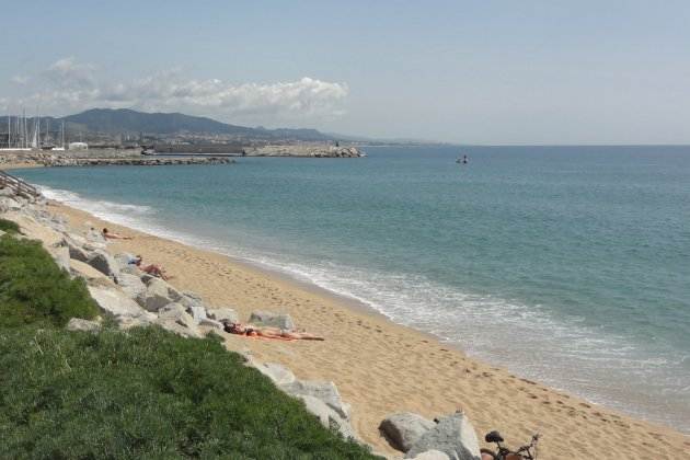 peores playas de catalunya   playa de la mora