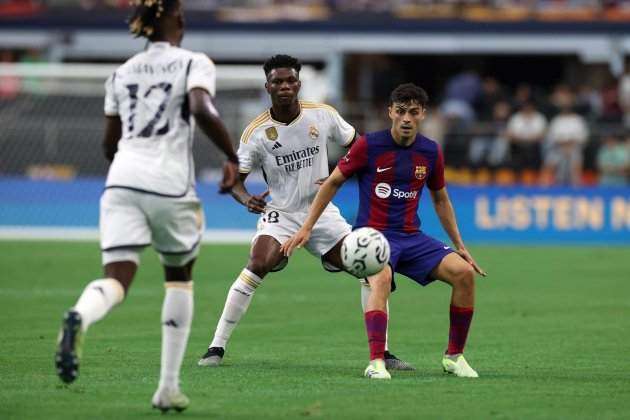 Pedri González Aurélien Tchouaméni Barça Reial Madrid / Foto: EFE