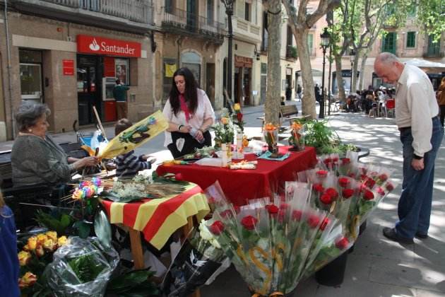 Sant Jordi puesto|chiringuito rosas ACN