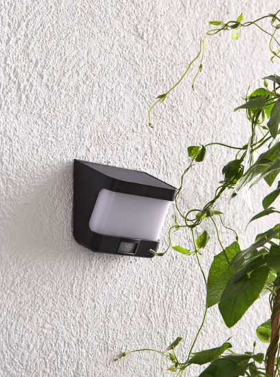 10 horas de luz solar con el foco de Leroy Merlin que deja KO a la factura de la luz