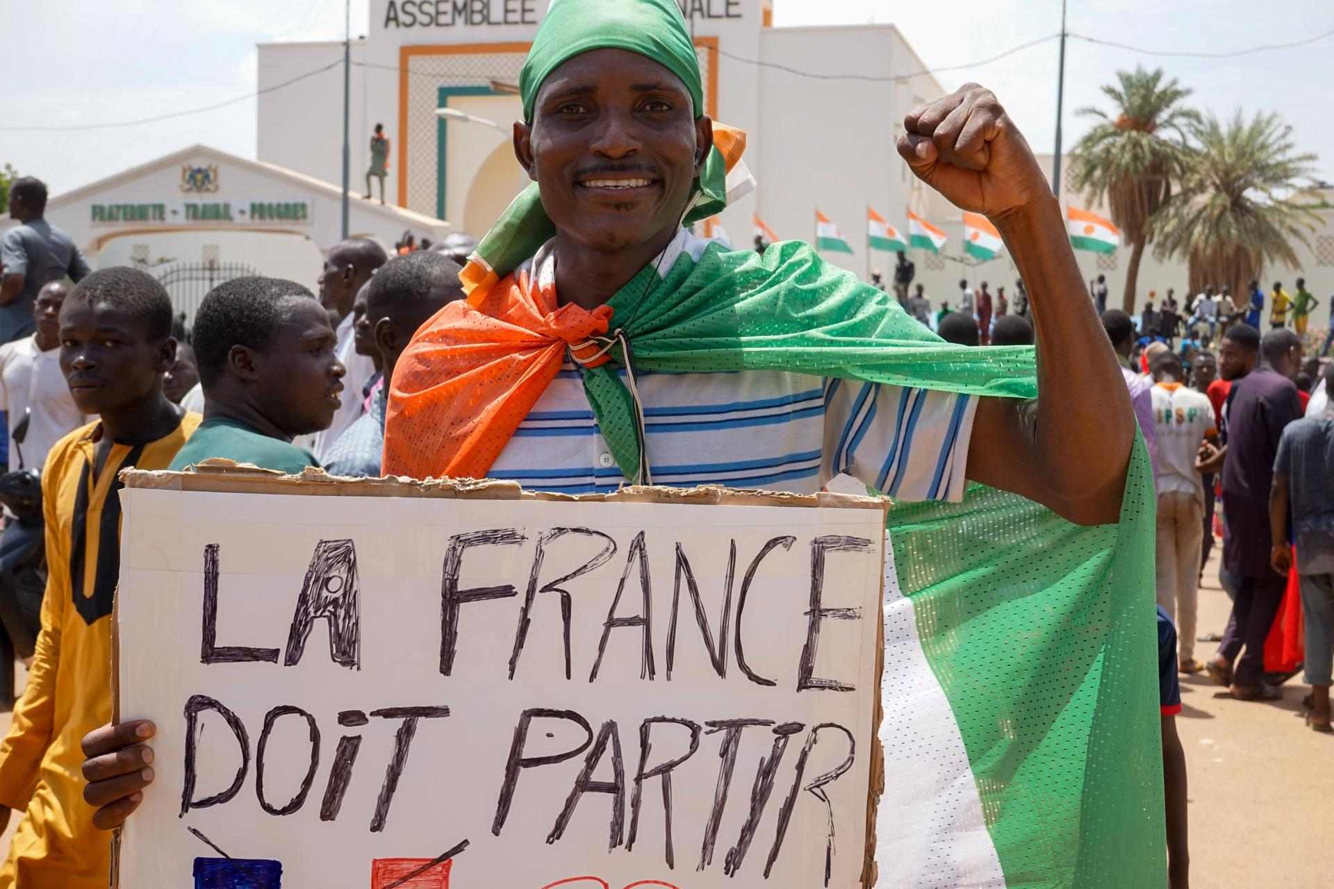 Francia prepara la evacuación urgente de sus ciudadanos en Níger