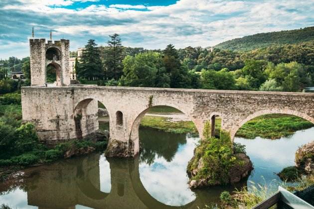 pueblos bonitos de girona   besalu