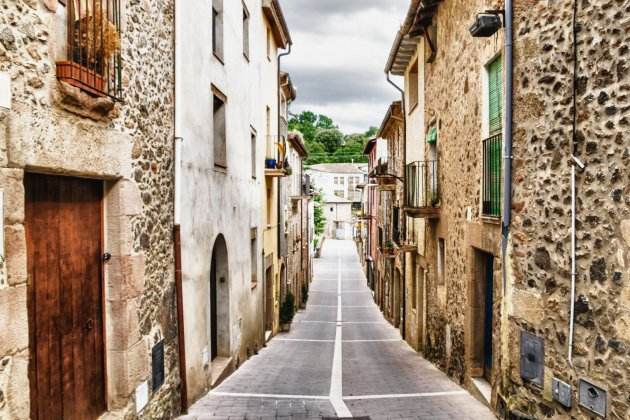 pueblos bonitos de girona   santa pau