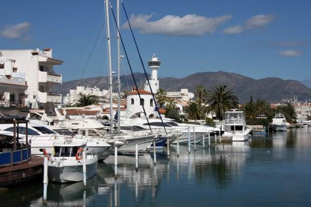 pueblos bonitos de girona   empuriabrava