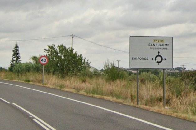 Antiguo cartel en la carretera TP-2125 antes del error de Territorio con el nombre de 'San Llorenç' del Penedès Antiguo cartel en la carretera TP-2125 antes del error de Territorio con el nombre de 'San Llorenç' del Penedès