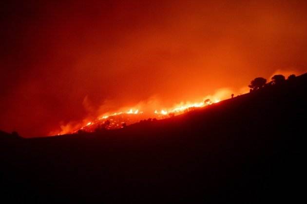 EuropaPress 5368442 incendio forestal afecta municipios colera portbou girona búsqueda frontera (1)