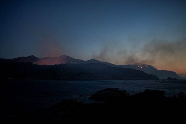 EuropaPress 5368444 incendio forestal afecta municipios colera portbou girona cerca frontera (1)