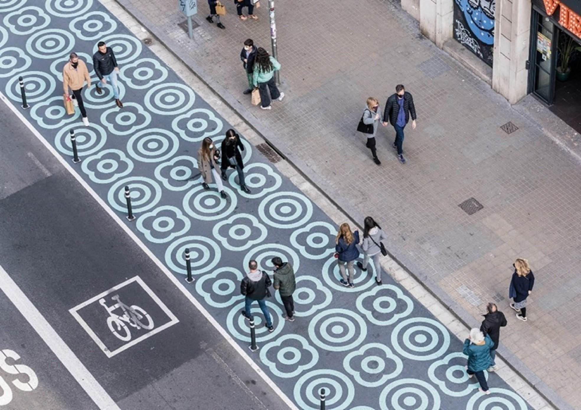 Collboni elimina el urbanismo táctico de la calle Pelai para poner aparcamientos