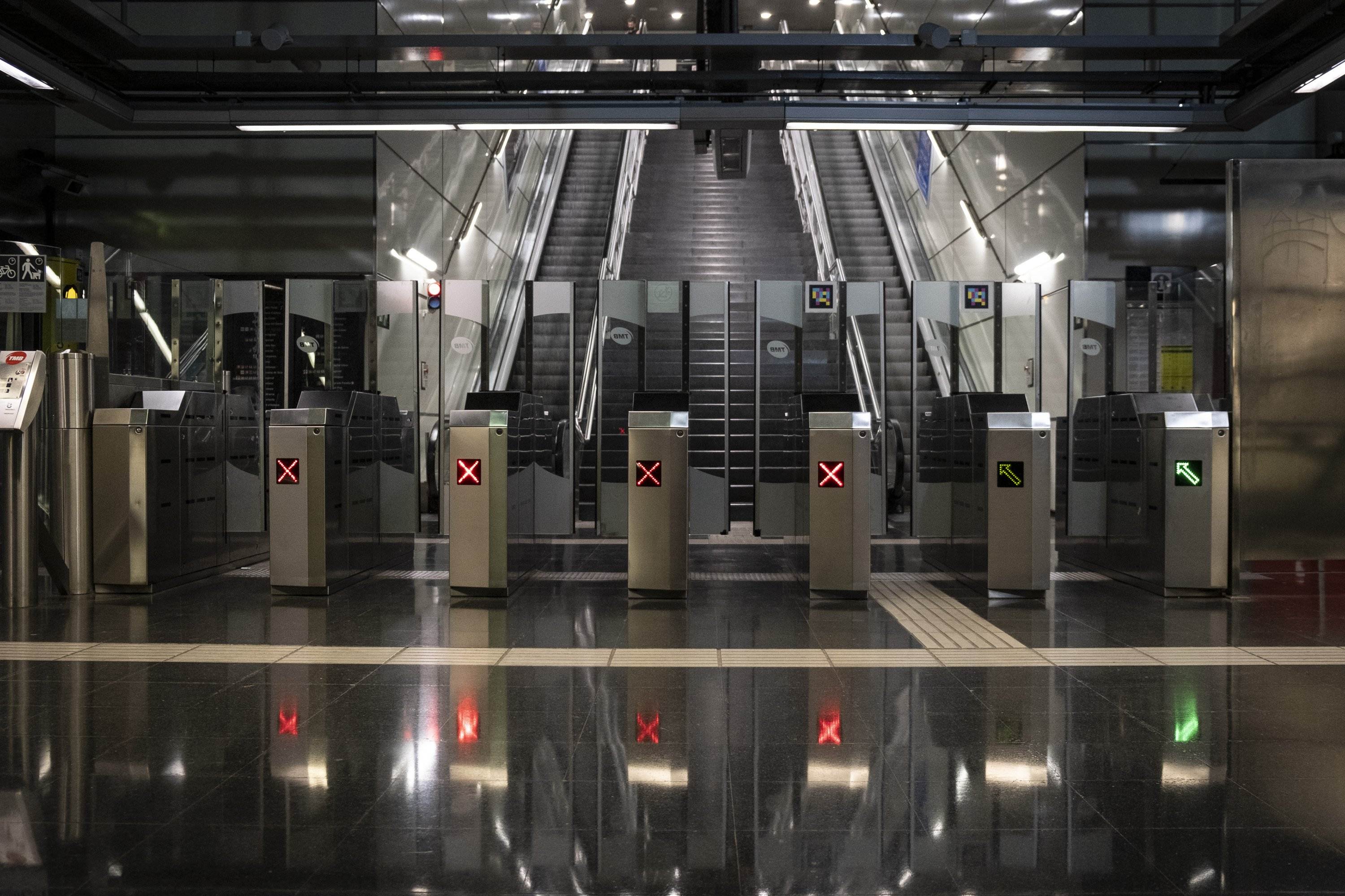 En 2027 se podrá pagar en el transporte público en Barcelona directamente con tarjeta
