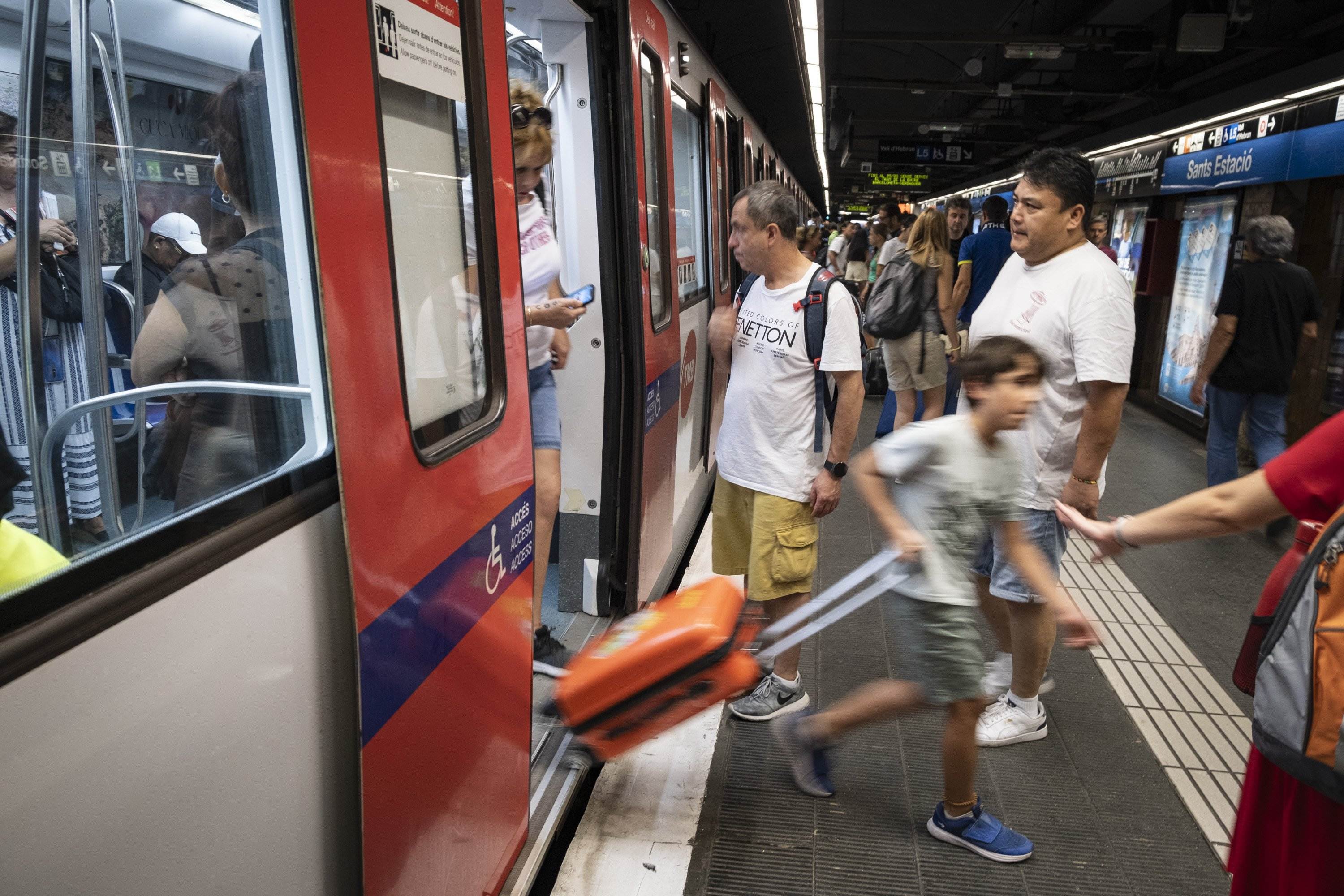 Incidencia en la L1: sin servicio entre las estaciones de Universitat y Glòries