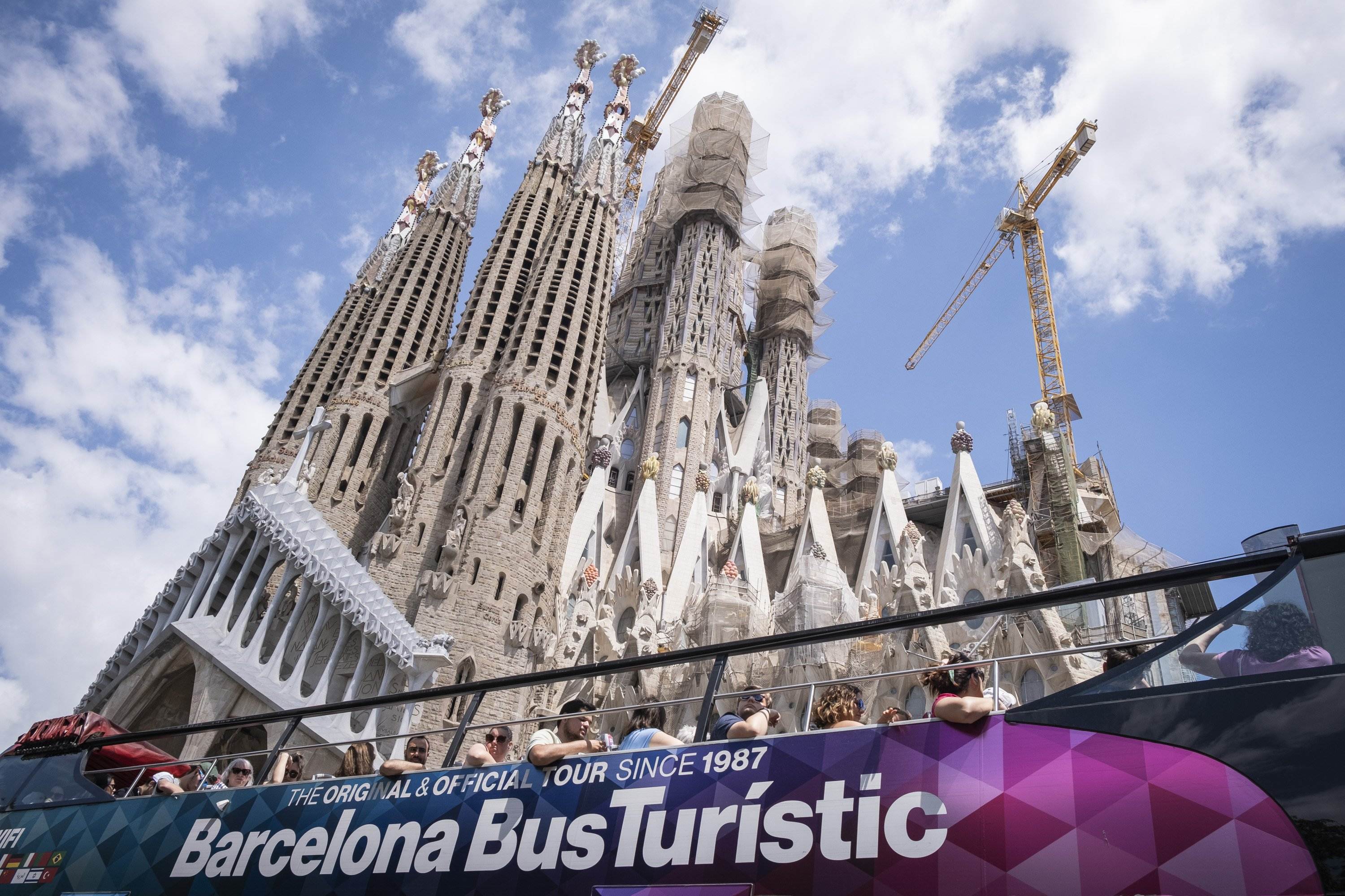 Barcelona elimina set parades de bus turístic al voltant de la Sagrada Família per les queixes dels veïns