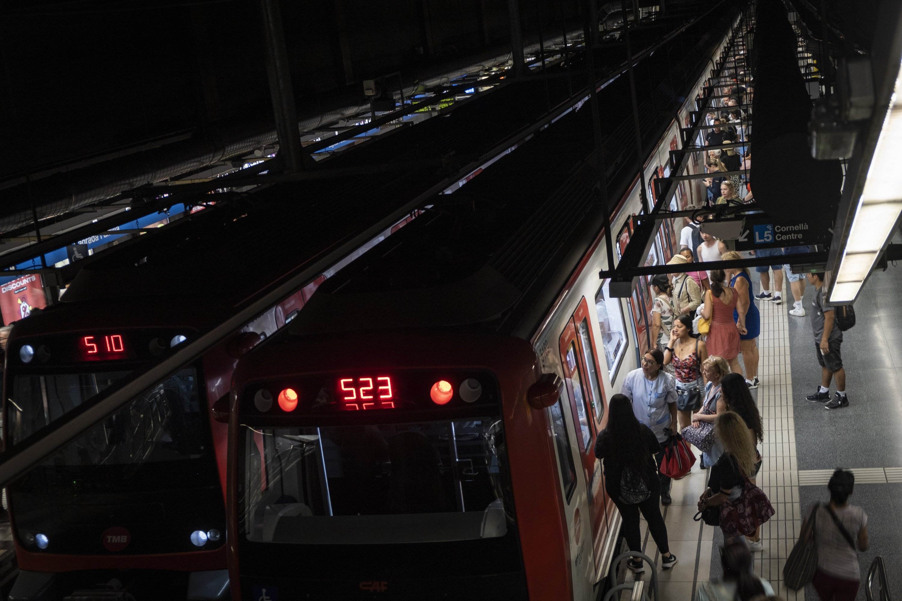 Sense servei part de l'L3 del metro per un atropellament