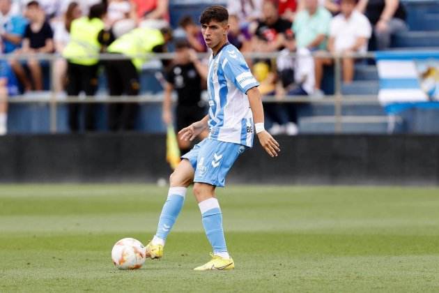 Izan Merino durante un partido con el Málaga / Foto: @izan4_mr